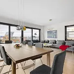 Modern 3bed Sea View @ Barcode Daire