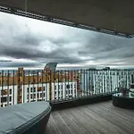 Modern 3bed Sea View @ Barcode