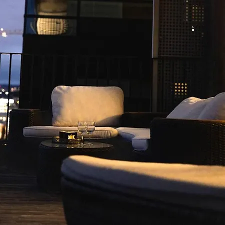 Modern 3bed Sea View @ Barcode