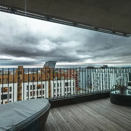 Modern 3bed Sea View @ Barcode